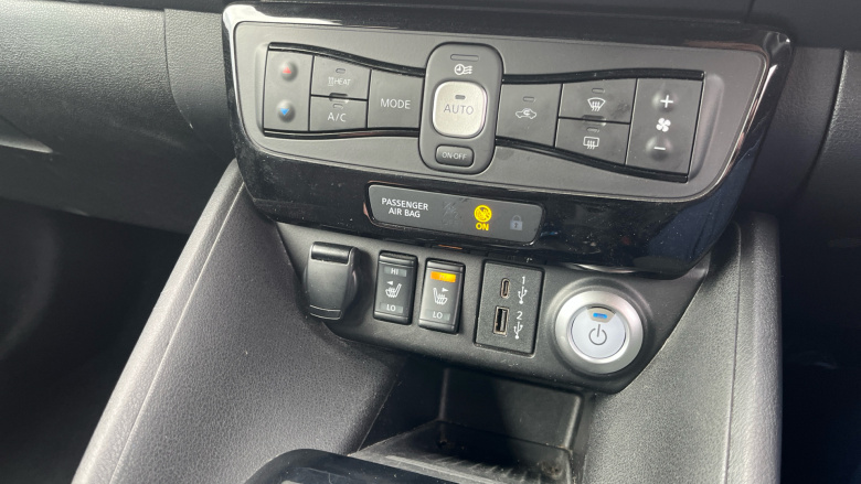 Nissan LEAF 110kW N-Connecta 39kWh 5dr Auto Electric Hatchback